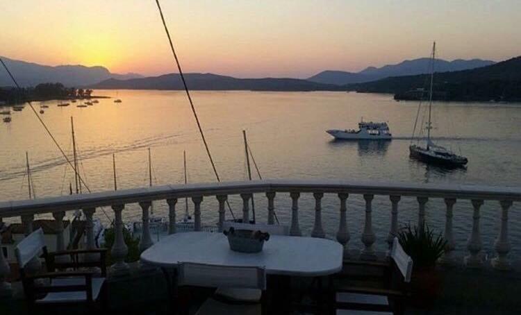 Kasteli Suite Poros Town Dış mekan fotoğraf